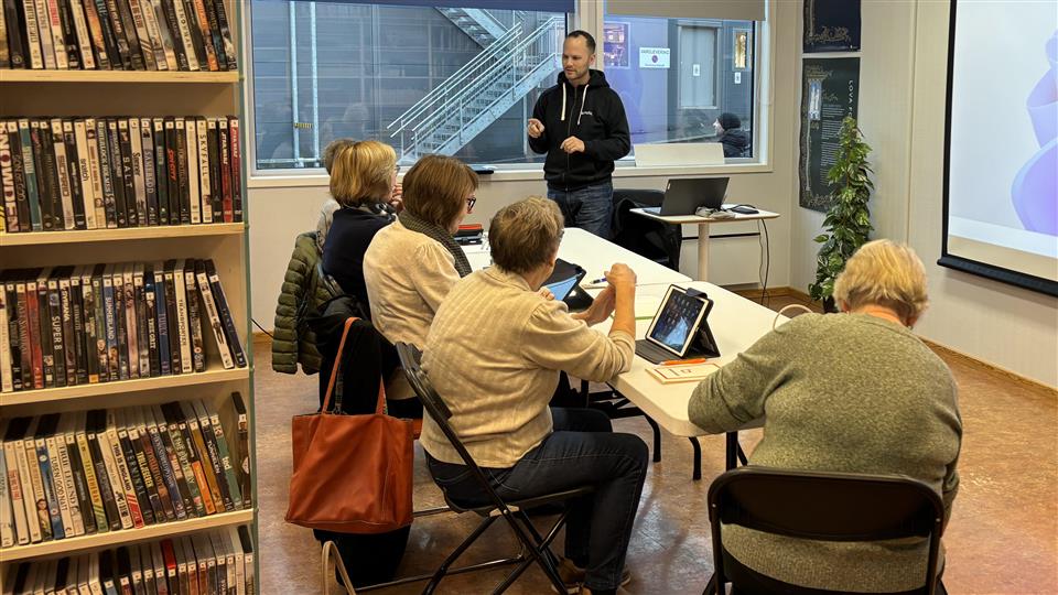 Lenkje til artikkel: TREFF+ tilbyr: Dataopplæring for seniorar