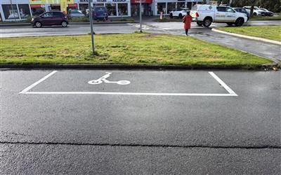 Lenkje til artikkel: Endringar i parkeringsreglane for delte elsparkesyklar på Straume
