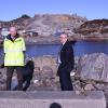 Sverre Overå og ordførar Tom Georg Indrevik framfor området er anleggsarbeidet er i full gang.