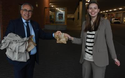 Emma Straume tek buss til og frå Bergen fem dagar i veka og tykte det var flott å få ei bolle som "takk for at ho tek bussen".