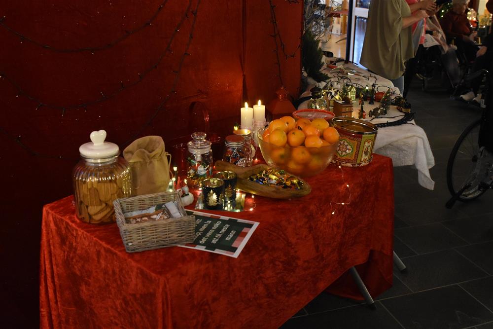 Frå opninga av julebyen på Tednebakkane omsorgssenter. - Klikk for stort bilete