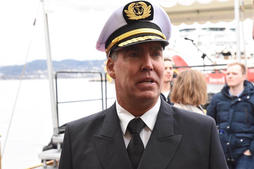 Frå skipsdåpen - Klikk for stort bilete