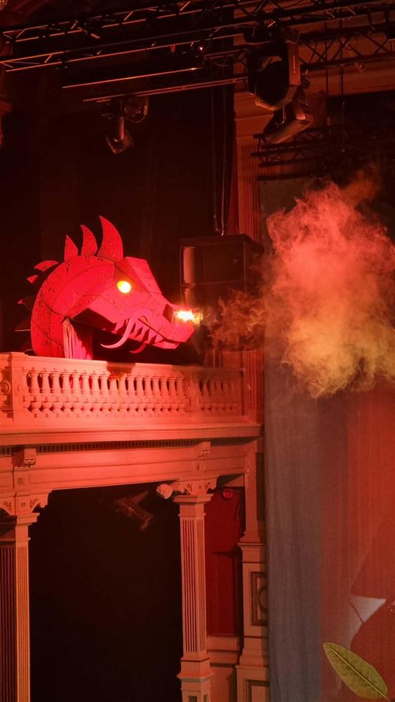 Frå teaterbesøket - Klikk for stort bilete