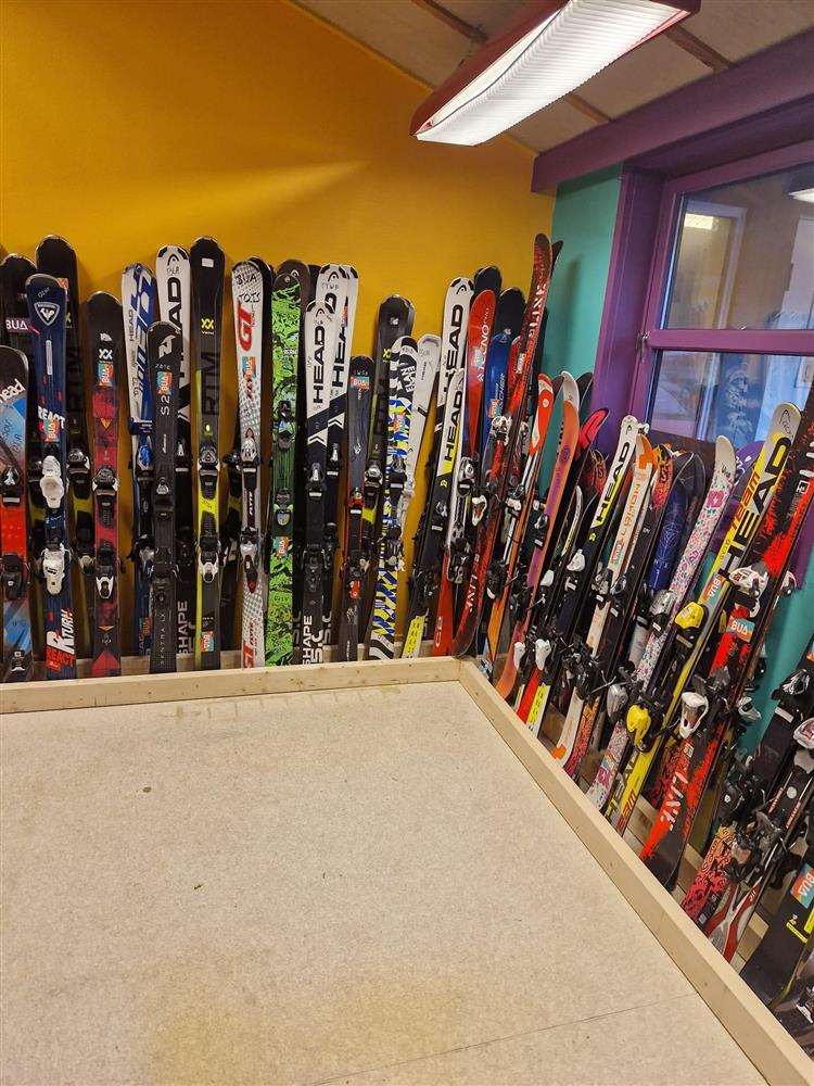 Skiutstyr - Klikk for stort bilete