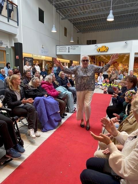 Frå moteshowet på Rong - Klikk for stort bilete