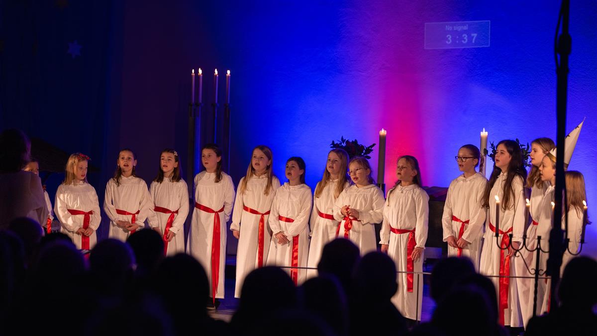 Øygarden kulturskulekor | Ottesong i Foldnes kyrkje | Foto: Jøran Ingvaldsen - Klikk for stort bilete