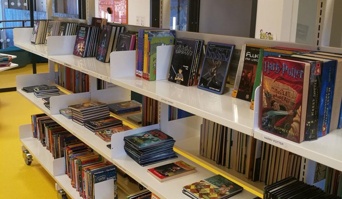 Skulebiblioteket på Spildepollen skule - Klikk for stort bilete