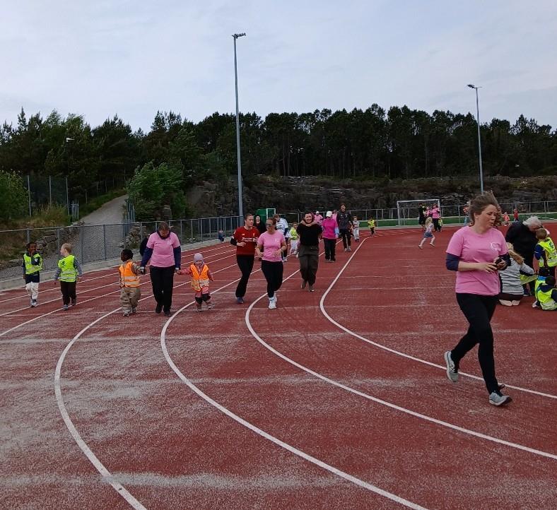 Løp på bane - Klikk for stort bilete