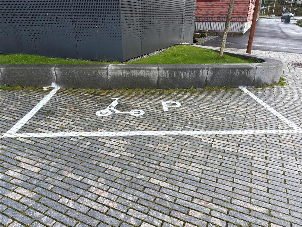 Parkeringsplass for elsparkesyklar - Klikk for stort bilete