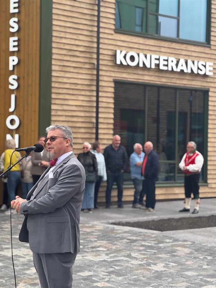 Konferansier David Genius - Klikk for stort bilete
