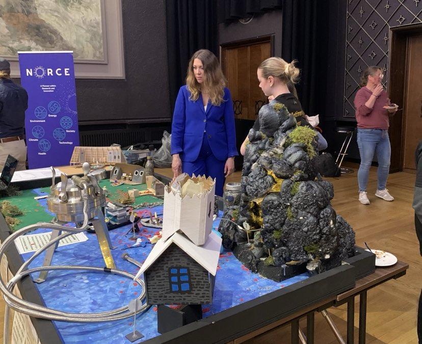 Frå utstillinga på plastkonferansen. - Klikk for stort bilete