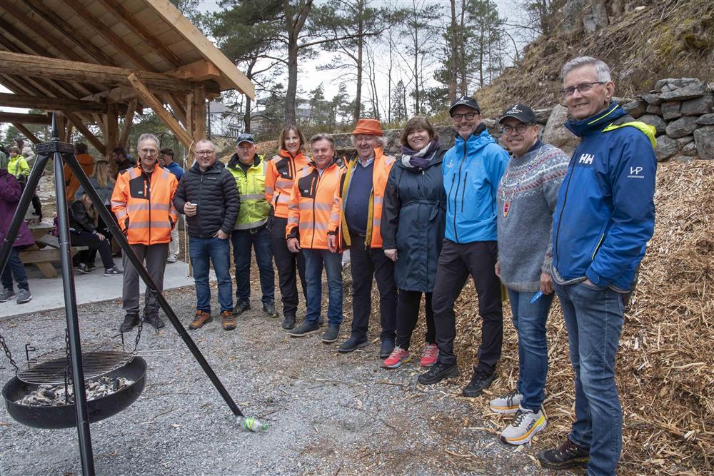 Frå venstre; Johannes Kobbeltvedt, Lars Olav Hjartøy, Leidulf Ove Hjartøy, Wenche Snekkevik, Ole Jan Gavlen, Petter Hellevik, June Indrevik, Dag Seter, Tom Georg  Indrevik, Åge Landro - Klikk for stort bilete