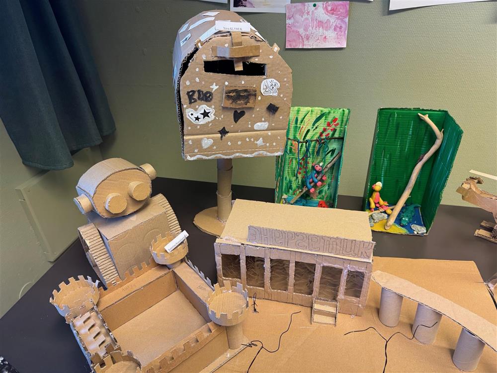 Pappkunst - Klikk for stort bilete