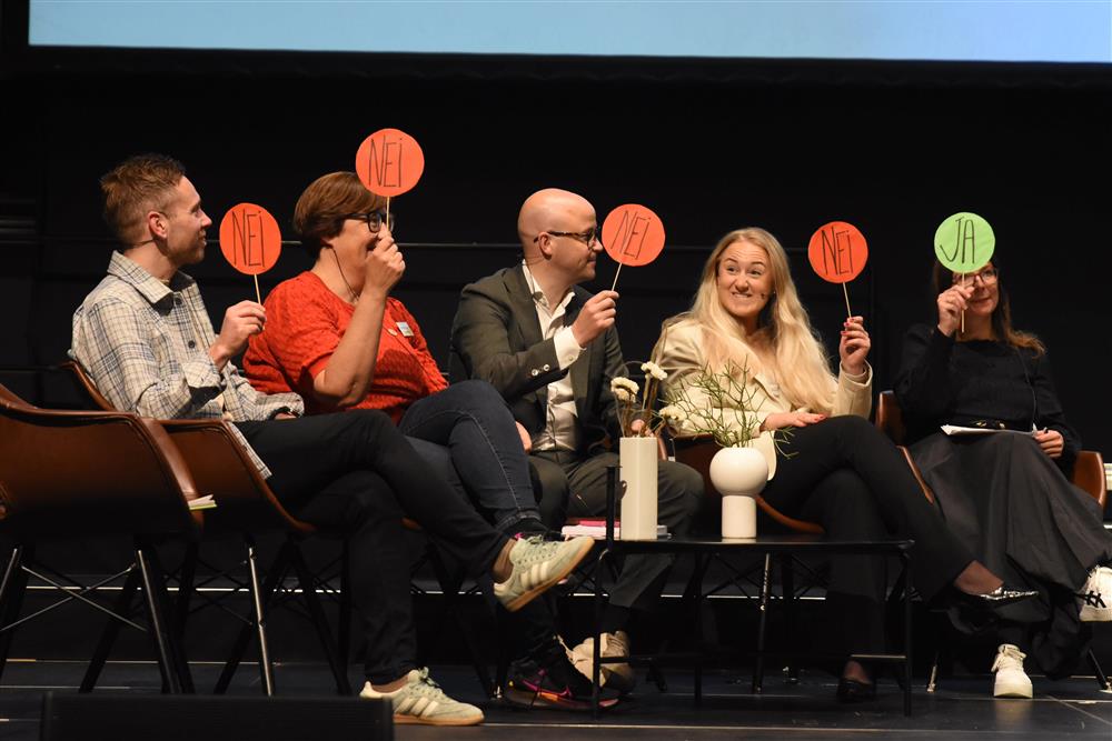 Panelsamtale - Klikk for stort bilete