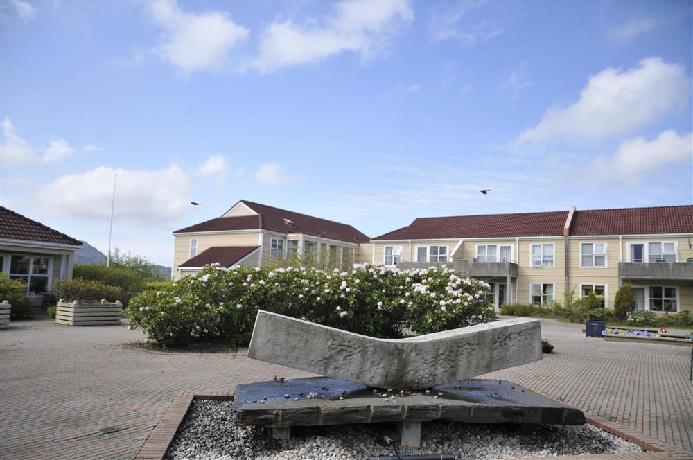 Straume bu og servicesenter - Klikk for stort bilete