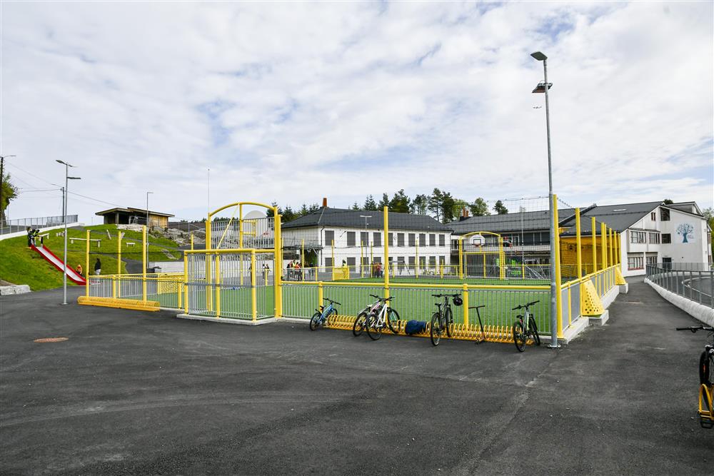 Brattholmen skule - Klikk for stort bilete