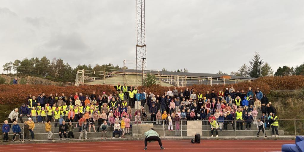 Alle elvane i amfiet - Klikk for stort bilete