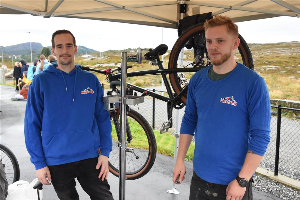 Frå oppvisinga i Spildepollen sykkelpark. Alexander Espeland og Joachim Dalland frå basecamp. - Klikk for stort bilete