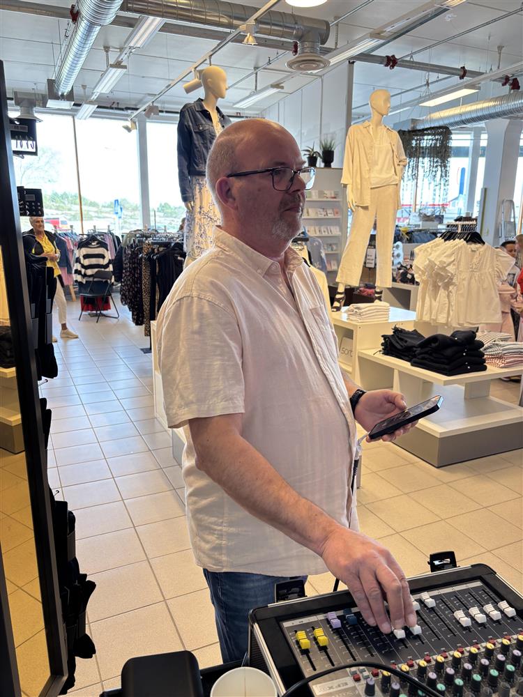 Frå moteshowet på Rong - Klikk for stort bilete