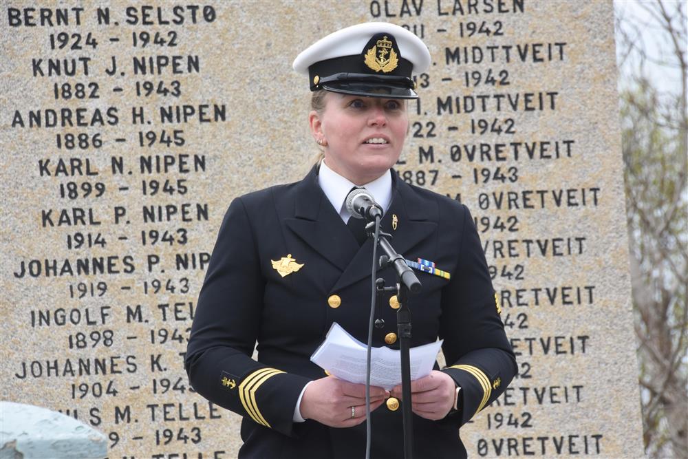 Flotiljemeister Karoline Helgevold Hoppestad - Klikk for stort bilete