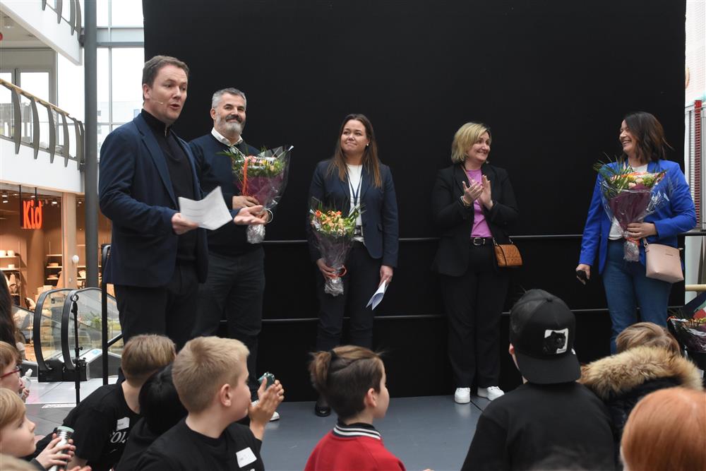 Frå venstre; Anders Ekanger, John Ivar Halvorsen (DNB), Camilla Nygård (Sparebanken Vest), Kari-Anne Landro (Vest Næringsråd) og Kjersti Nordøy (Equinor). - Klikk for stort bilete