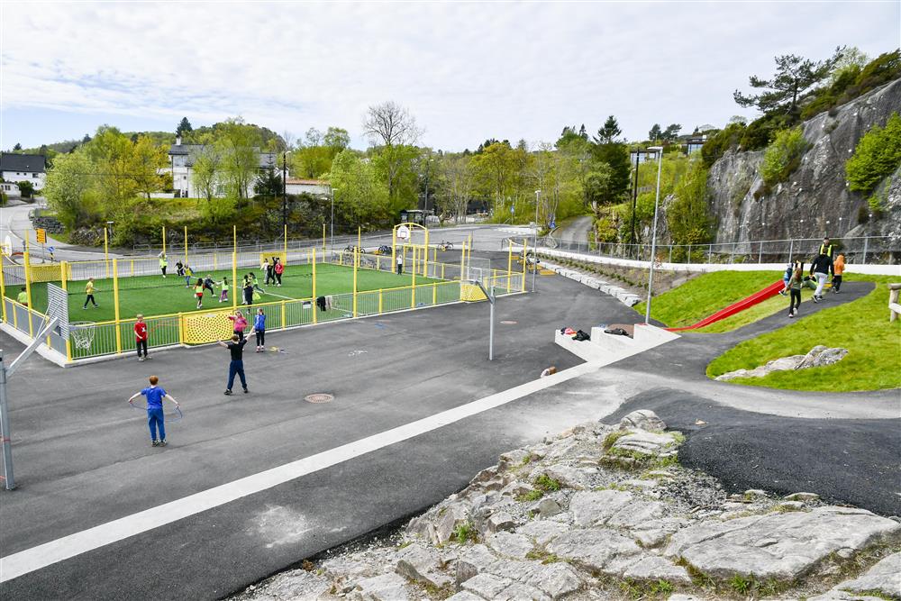 Brattholmen skule - Klikk for stort bilete
