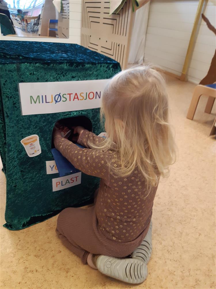 Miljøstasjon på avdelinga - Klikk for stort bilete
