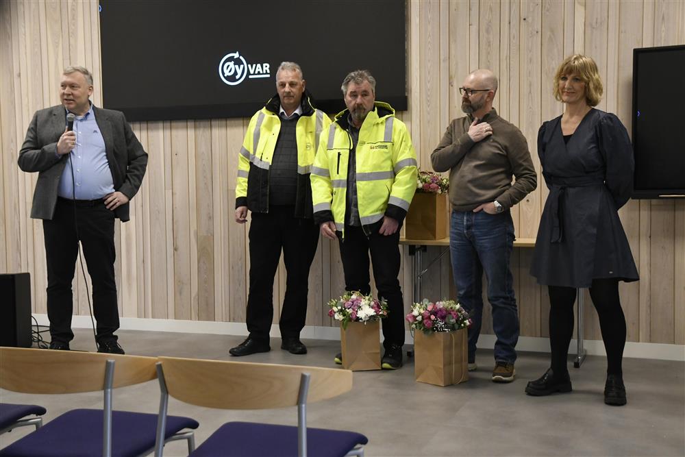 Frå venstre; Bjarne Ulvestad (ØyVAR), Tor Brakstad (ØyVAR), Hans Roger Rasch (Brødrene Ulveseth), Odd Jarle Kleppe (Brødrene Ulveseth) og Hege Ulvestad (Trigger). - Klikk for stort bilete