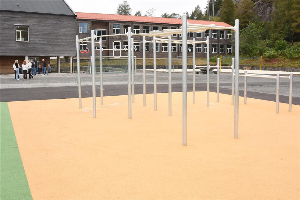 Frå opninga av nytt uteområde - Klikk for stort bilete