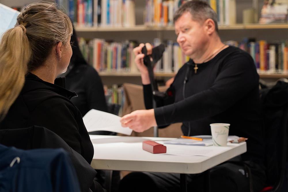 Språkkafé på innbyggartorget og biblioteket på Sartor Storsenter - Klikk for stort bilete