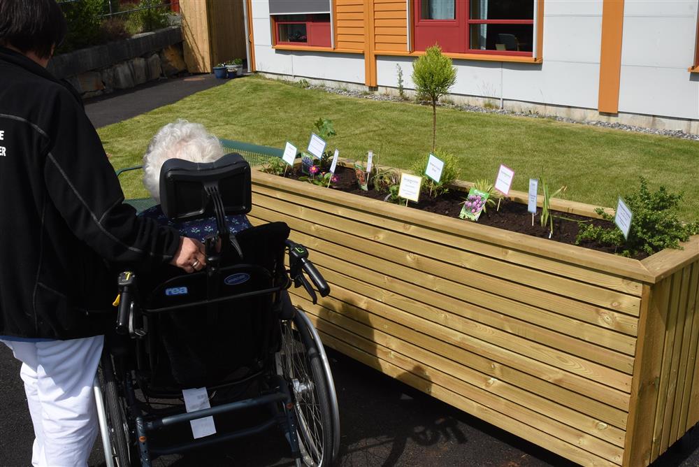 Frå opning av ny sansehage - Klikk for stort bilete