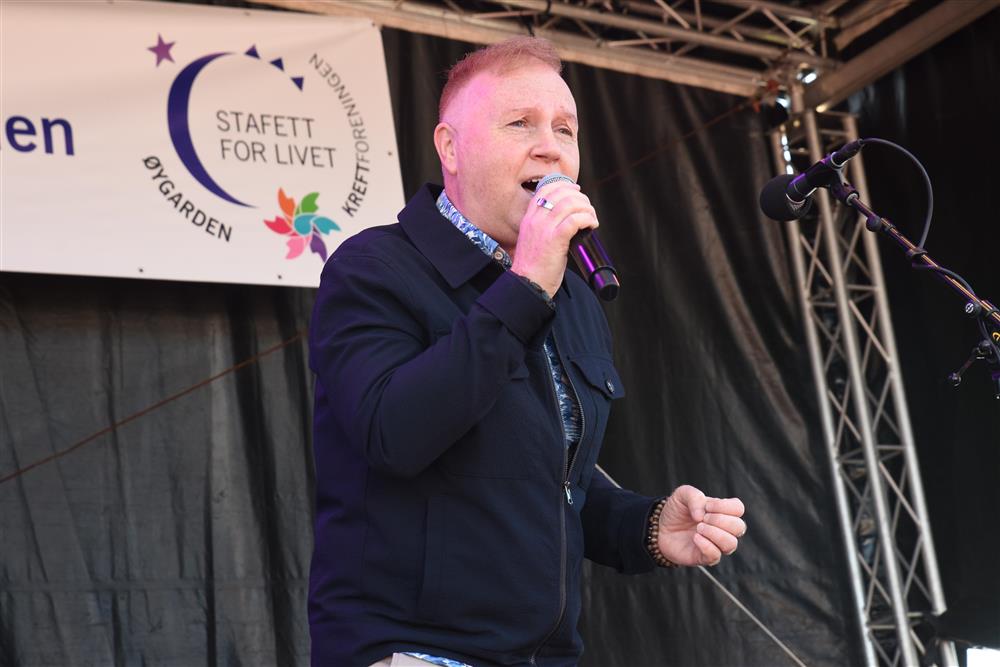 Roy Vorland heldt den første konserten. - Klikk for stort bilete