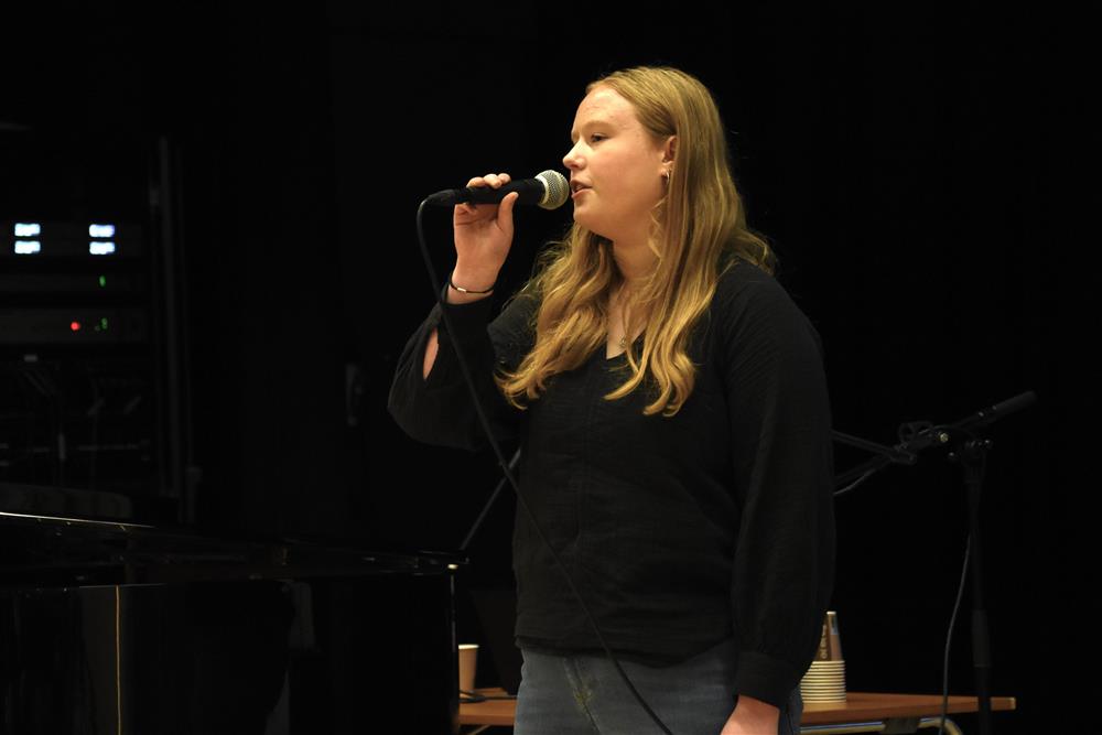 Sunniva Louise Fjeldstad, Øygarden kulturskule. Pianist var Kjartan Fjordheim. - Klikk for stort bilete