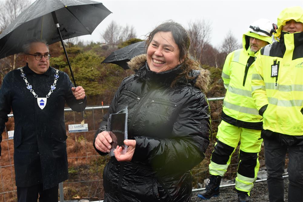 Dirigent Linda Thomassen Fjell - Klikk for stort bilete