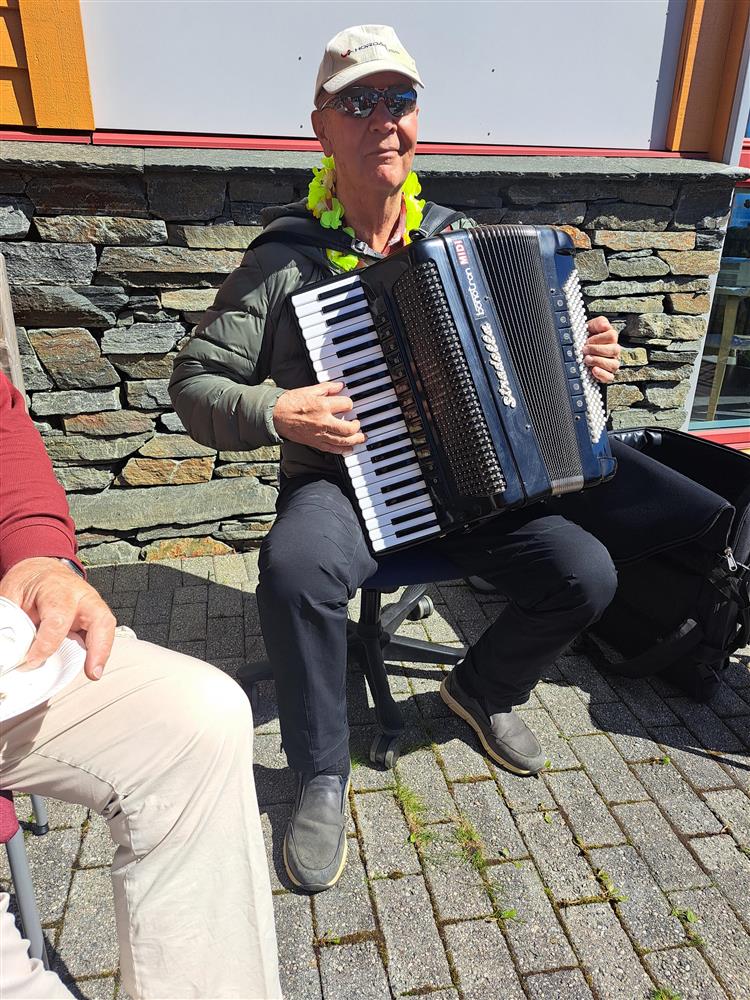 Frå opning av ny sansehage - Klikk for stort bilete