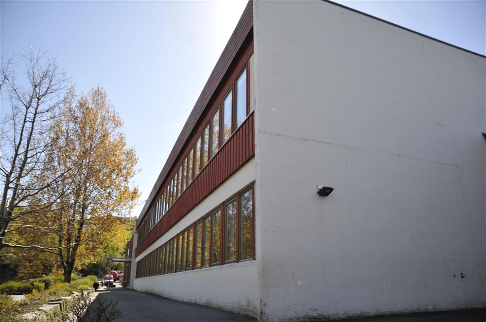 Kolltveit skule - Klikk for stort bilete