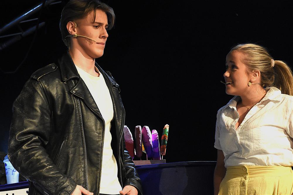 Danny og Sandy - Klikk for stort bilete