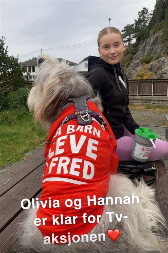 Olivia og Hannah er klar for TV-aksjonen. - Klikk for stort bilete