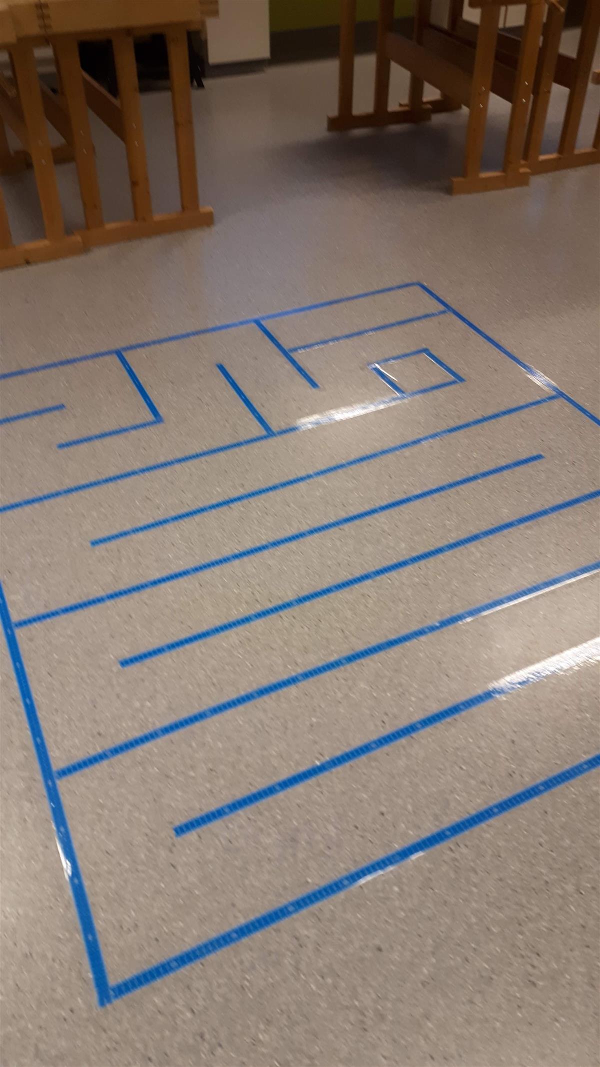 Labyrint på golvet - Klikk for stort bilete