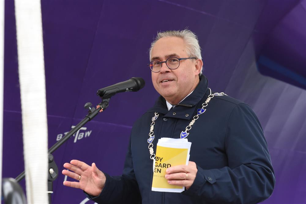 Frå skipsdåpen - Klikk for stort bilete