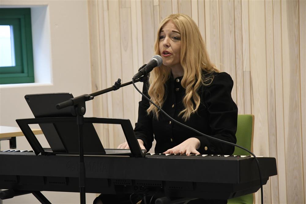 Solveig Konstanse Algrøy - Klikk for stort bilete