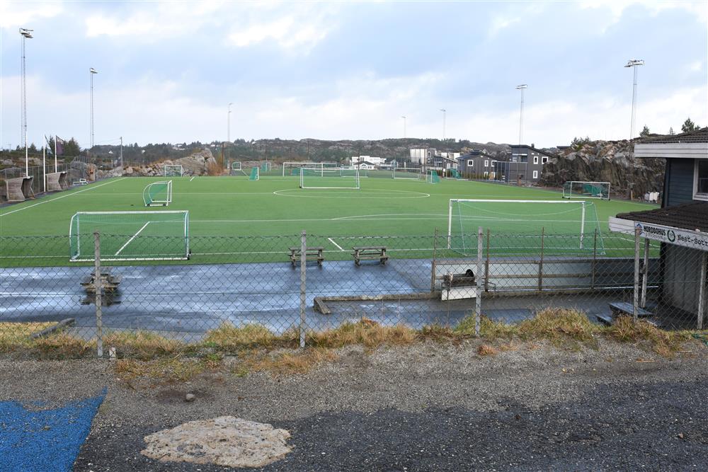 Skulvik kunstgrasbane - Klikk for stort bilete