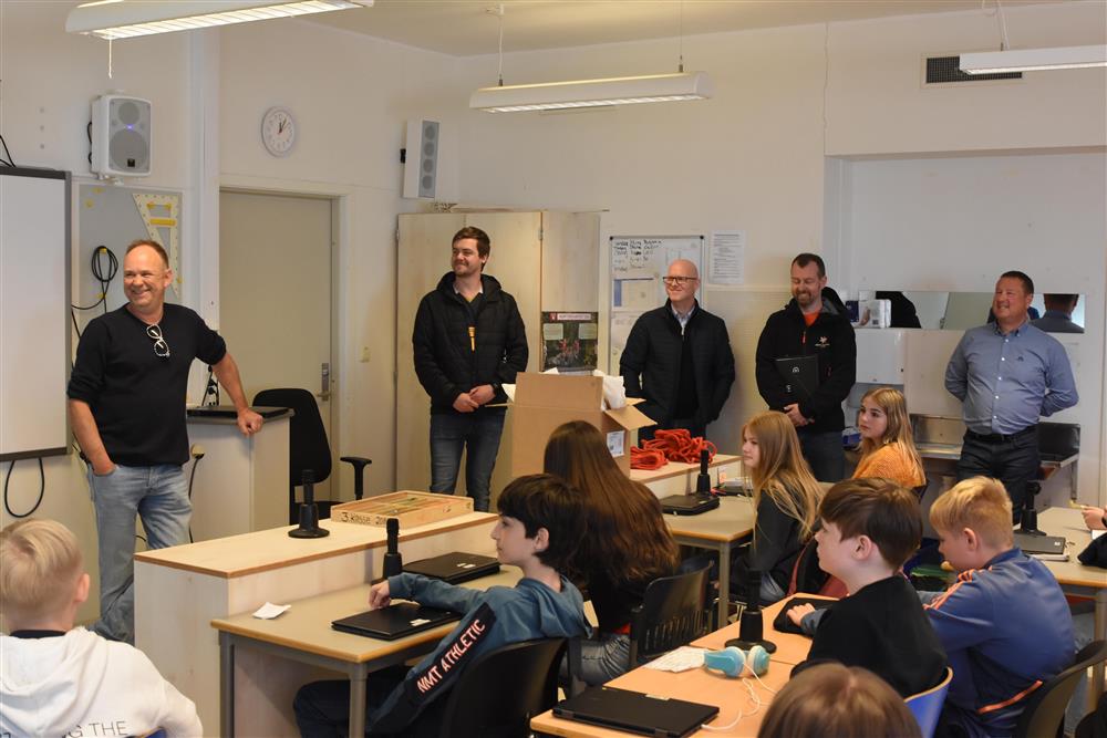 Frå venstre; Rolf Øvretveit, Benjamin Torsvik, Hans Jarle Einarsen, Håkon Larsson-Fedde og Odd Erik Kjeldstad. - Klikk for stort bilete