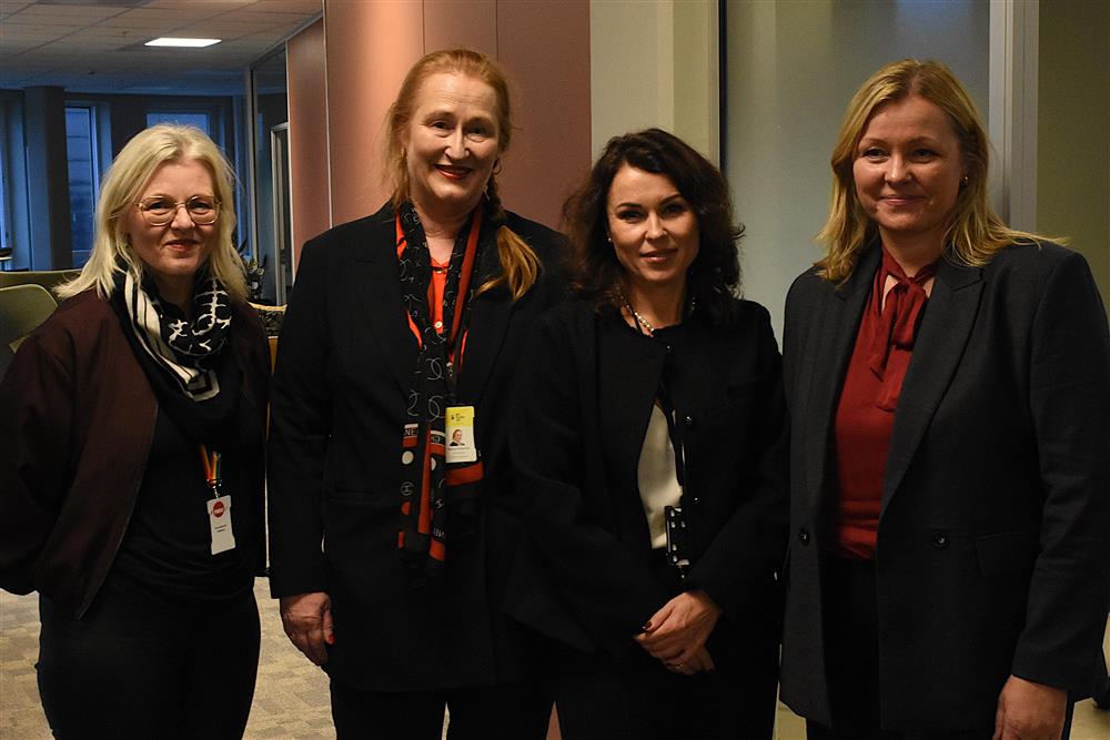 Frå besøket hjå Nav. Frå venstre; Nina Andersen, Monica Pedersen, Tetyana Omelyan - Klikk for stort bilete