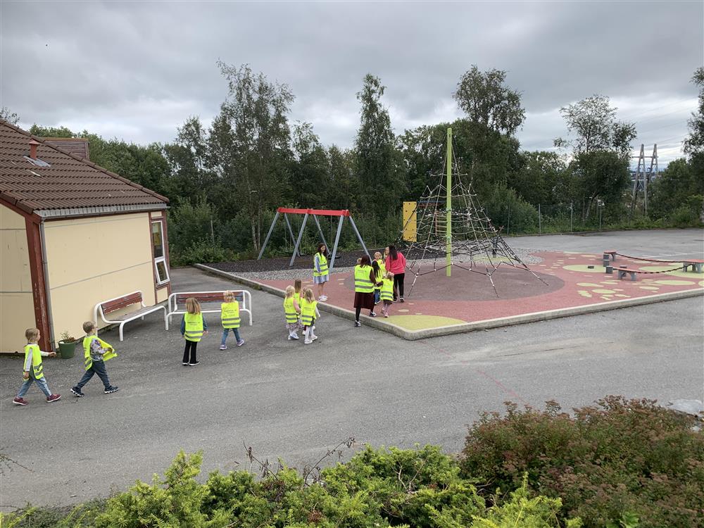 Kolltveit skule - Klikk for stort bilete