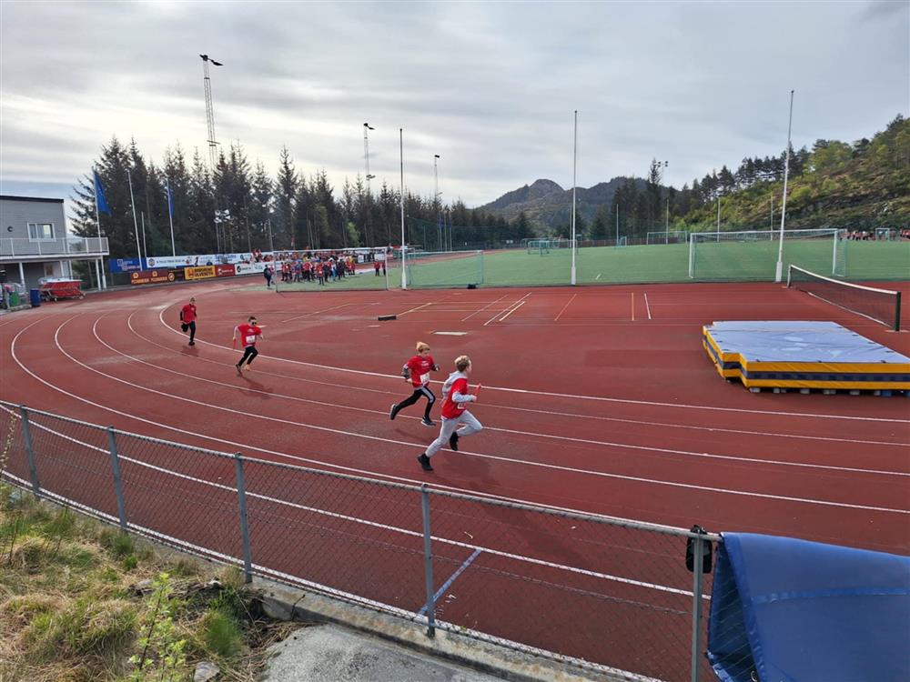 Frå Stinestafetten på Skogsvåg stadion - Klikk for stort bilete