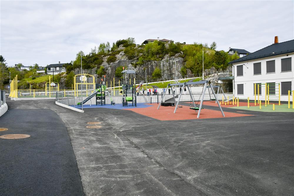 Brattholmen skule - Klikk for stort bilete