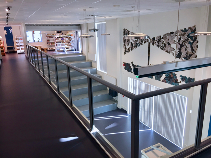Inne på Stranda skule - Klikk for stort bilete