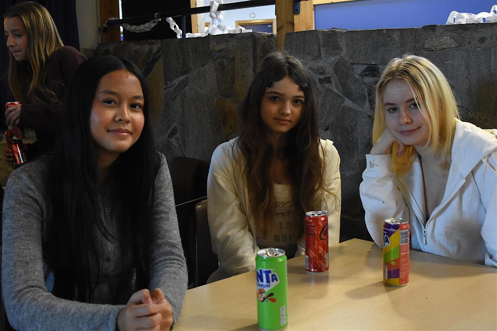 Frå venstre; Sunniva Gundersen (8 tr.), Milana Hubernaskaa (8 tr.) og Eiri Aarsand (8 tr.) - Klikk for stort bilete