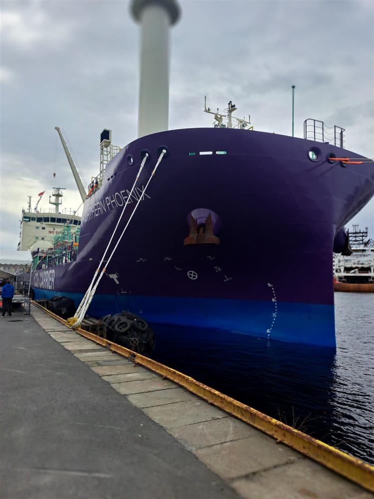 Frå skipsdåpen - Klikk for stort bilete